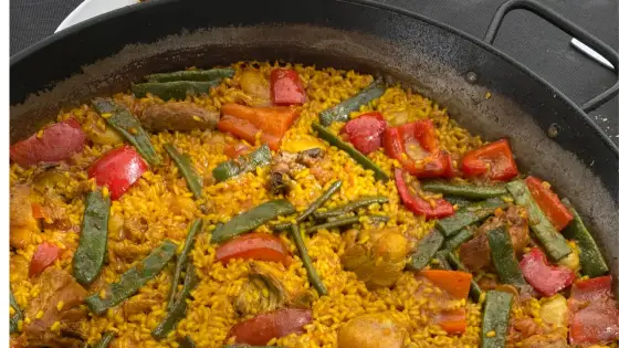 Paella z Walencji - prosty przepis na sypki ryż i socarrat