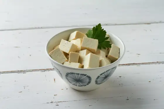 Jak smakuje tofu? Od czego naprawdę zależy jego smak