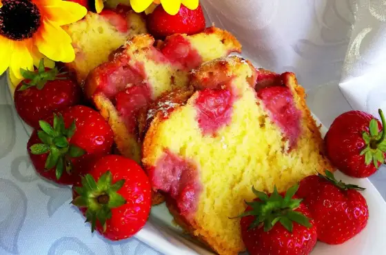 Babka z truskawkami bez zakalca - sprawdzony przepis