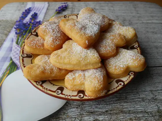 Ciasteczka serowe z 3 składników - kruchy przepis do kawy